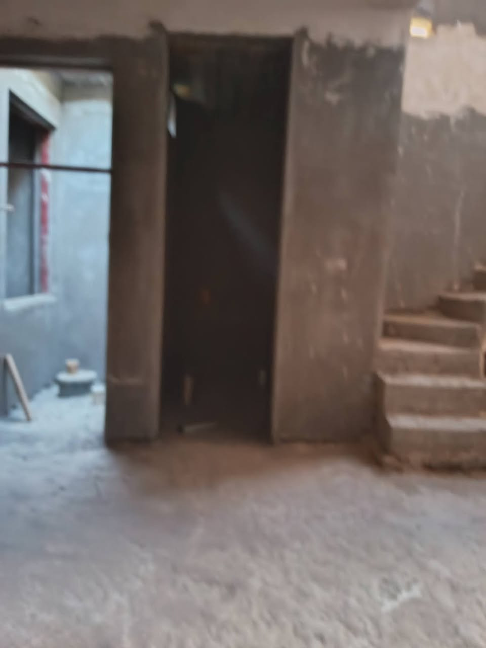 سلام عليكم بيت للبيع
200م بناء حديث درجه اولى طابوگ صب صاقط ماي مجاري كهرباء كله بوري دفن شغل الحديث  البيت كله كامل عوزه سيراميك وبيبان فقط  المكان الاسكان الصناعي منطقة المصب الثاني على الحولي قريب على الشارع العام 500متر يبعد عن طريق المشايه  وقريب على مدرسة الحريه الاستفسار ***********
