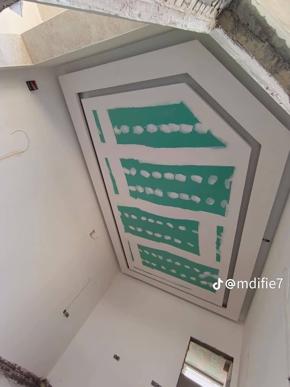 السلام عليكم صبغ وكافه الديكورات بأنسب الأسعار لأستفسارو

نص مكتوب في الصور:
- @mdifie7