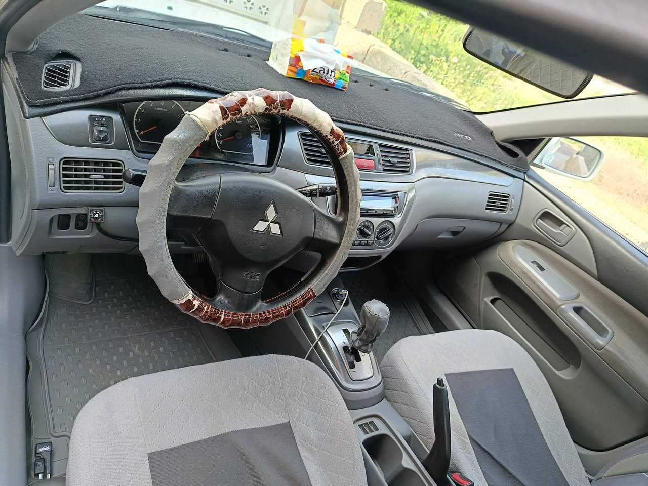 سلام عليكم سياره لانسر موديل 11 سياره نضيفه خير من الله مال جناي سنويه جديده كير ومحرك خير من الله سياره نضيفه بمعنه الكلمه السياره ماتصرف عليهه كلشي  ***********
