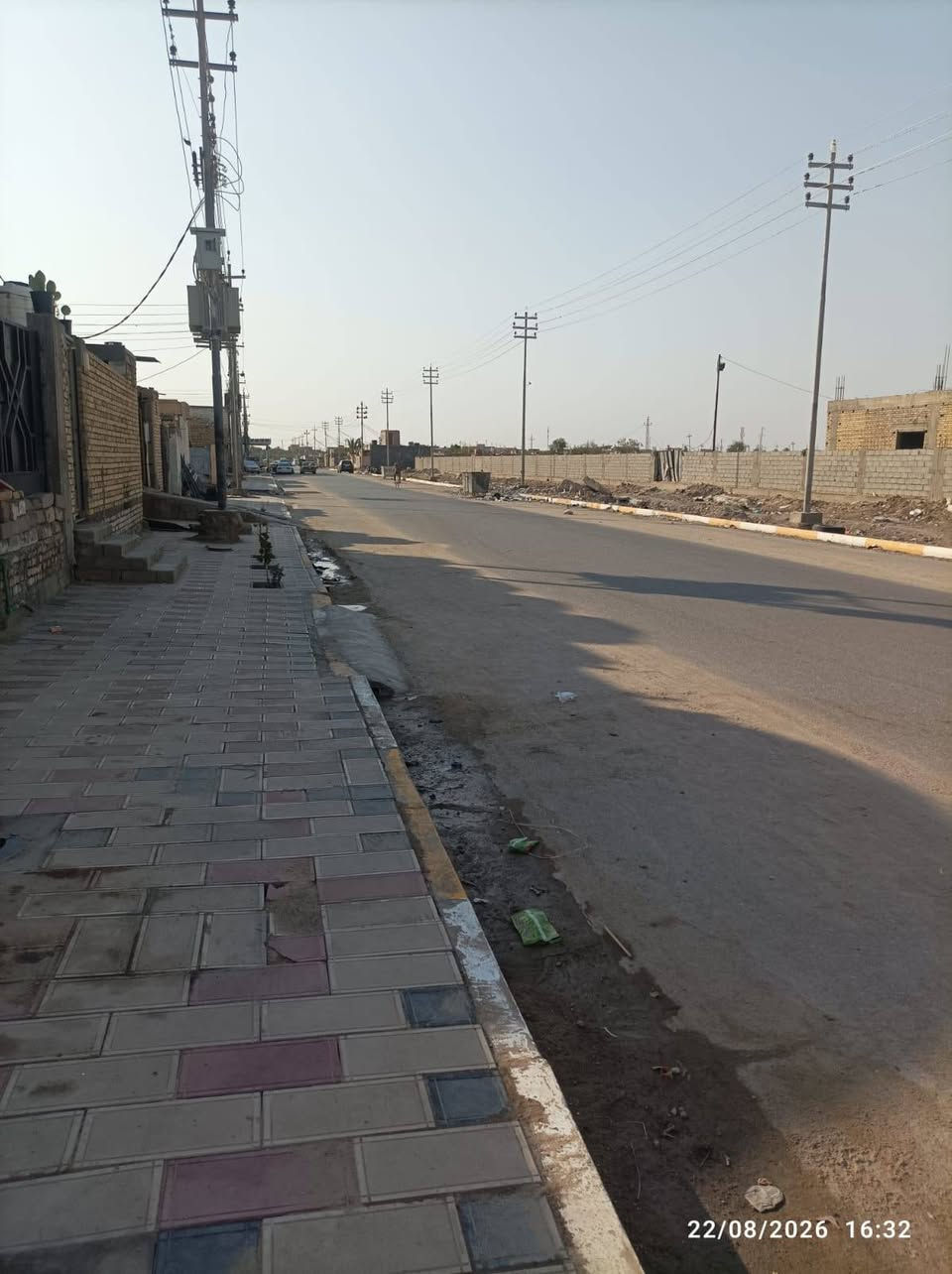 السلام عليكم بيت للبيع طابو صرف المساحة 240متر  بناء قديم ينسكن بيه  سوق الشيوخ حي العسكري الثاني شارع سيد جواد. سادس فرع تفاصيل البيت السقف كونكريت مسلح  غرفتين استقبال هول. مطبخ حمام داخلي وصحيات خارجيه كراج وحديقة للاستفسار الاتصال ع الرقم *********** واتساب موجود
