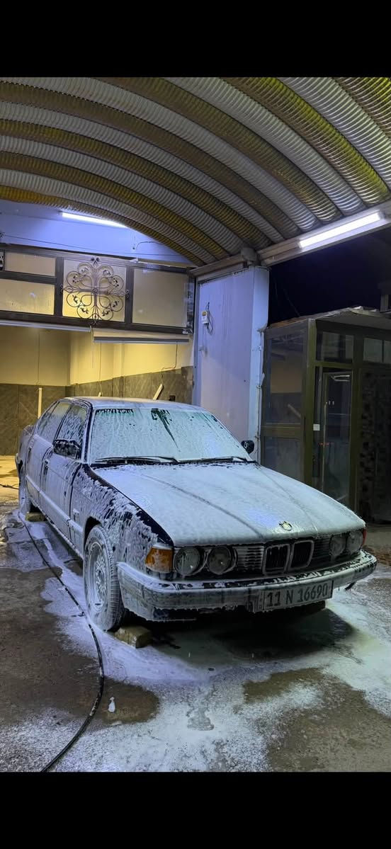 السلام عليكم
BMW 735 للبيع مكانها بالديوانية  

السيارة مصبوغة عام للجمالية 

رقم بغداد الجديد التحويل ثاني يوم

دواخلها جديدة و مرتبها على ايدي 

كشنات جلد 

ويالة نحلة 

تخم تايرات جديد

مسويلها حمام كامل للسيارة نضيفة كلش 

كيرها جديد 

محركها نص عمر 

لايتات زنون بگ لايتات اشاير حتى بالصفاح كلها جديدة و كاملة 

الشراي يتصل ***********
