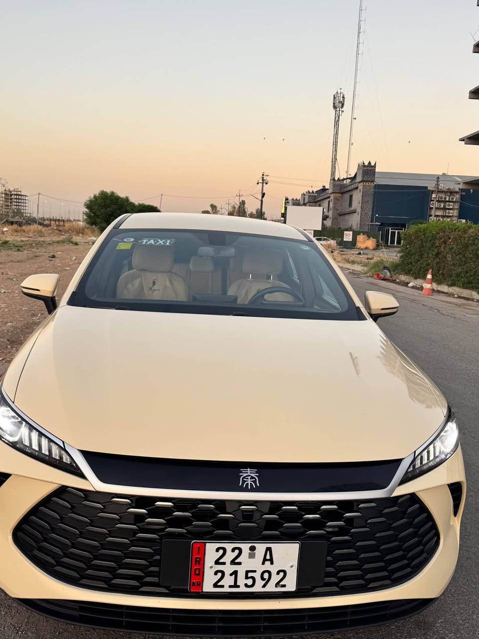 Byd Quin plus taxi 2025 
وەجبەی یەکەمی byd رەنگی سپی کردیتمە تەکسی 
هەموو شتەکی بیلادی لەگەڵە لە سفری شەریکەیەوە لای خۆمە 
60 km ڕۆشتووە 
زۆۆر خاوێن و بە خزمەت بووە لام تەنها یەک چاملغی پشتەوە لای سایەقی ساردە کوتە باقی هەموو گیانی بە شەرت 
نرخی داوای 163 دەکەم و مەجالەکی کەمی برایەنەی تێدایە 
شوێن هەولێر 
مۆبایل *********** أربيل, العراق

