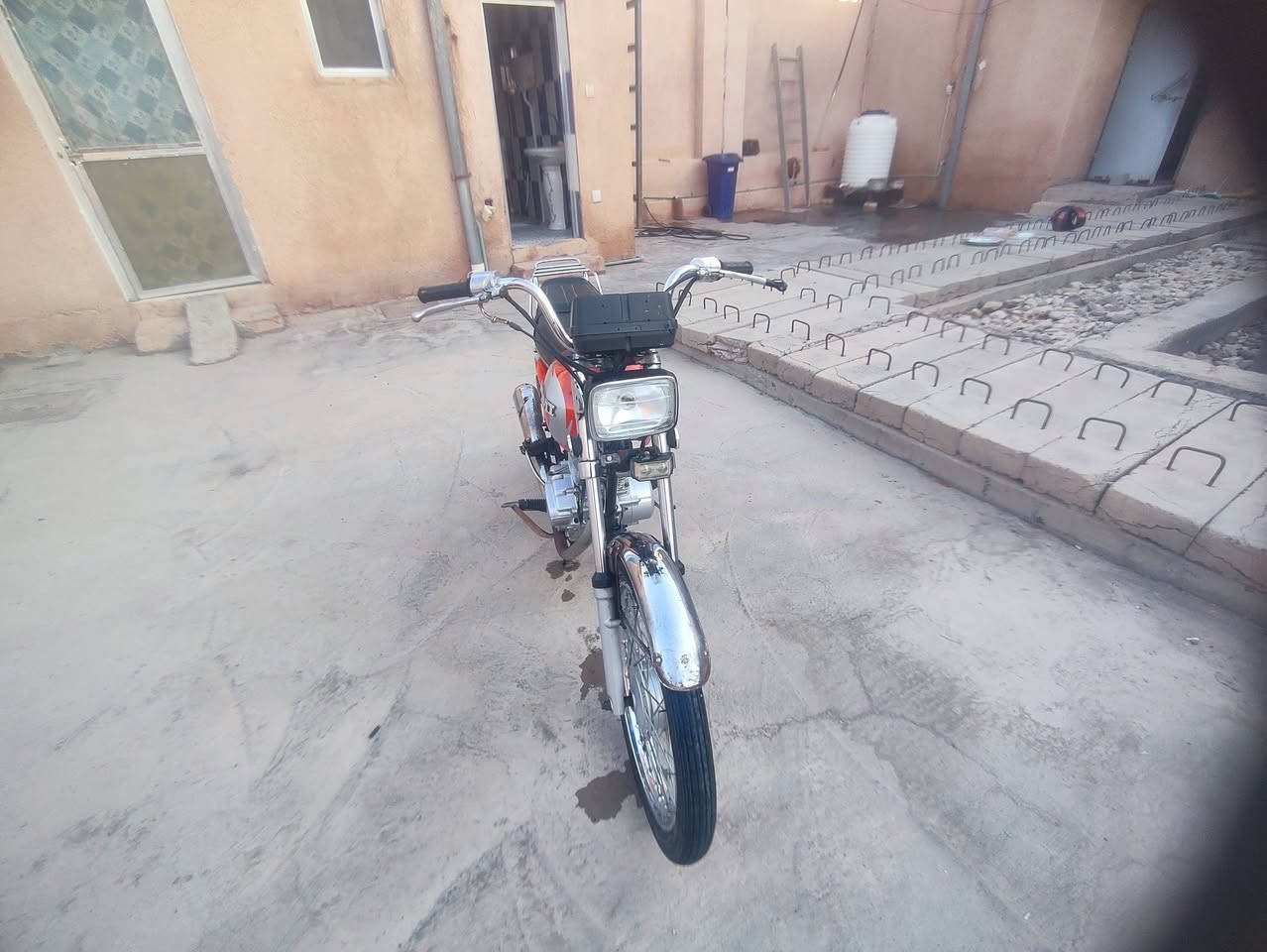 سلام عليكم 
دراجه نامه ادوات2023 اصل شلامجه لا مفتوحه لا شئ جاهزه من كلشي كهربائيات مكينه تايرات سعرها 650 كرنه بني منصور قضاء الصادق رقم هاتف ***********
