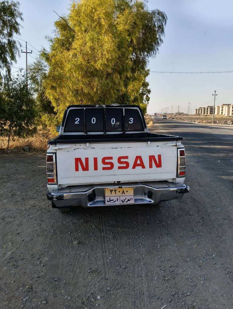 نیسان پیکاب مۆدیل 2002 تەبرید و پاوەر  زێد سەیارەکە نموونەیە لە جوانی  سەنەوی بەسەرچووە بەشەرتی تەحویل و بەناوکردن شان و سەقفی بۆیاخی نیە و وەرگەڕاوو نیە پەڵە پەڵە بۆیاخی هەیە تەبرید لەسەر سویچ کارەبای هەمووی بەشەرت مەکینەی لە زەختا کەمێک دووکەڵی هەیە گێڕ وو ئەکسلی بەشەرت سەیارەکە هەیکەلی زۆر جوان و ڕێکە 
نرخی/قوفڵی 49$ وەرەقە بۆ ماعمەلە پەیوەندی مەکە 
ژم/***********
*********** شمشمل, السليمانية
