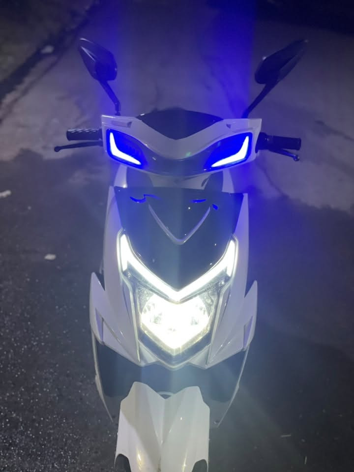 دارجه كهربائيه للبيع مستعجل على بعتها اعطيني سعر عجبني ابيعك 4بطاريات🔋وصير 6بطاريات بس الأصلي مالتو 4بطاريات 🔋نضافه كدام عين العنوان موصل جانب الايمن هذا رقم فقط بي واتساب ‭***********‬ 
السرعه مالت ماطور 70
