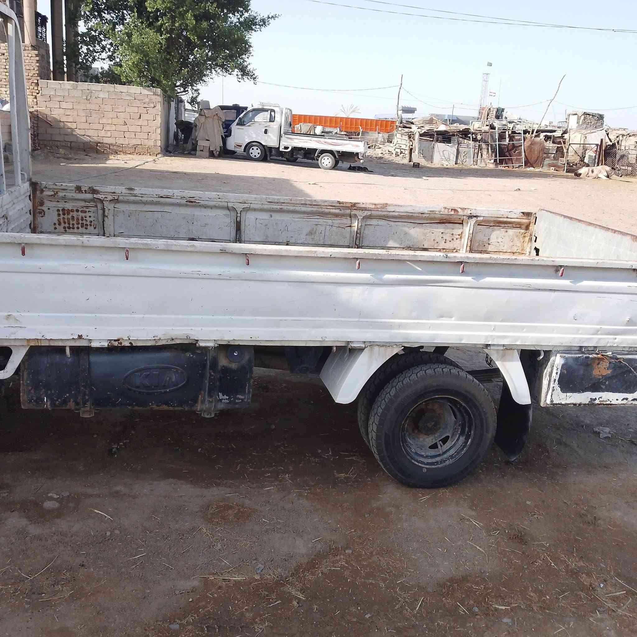 السلام عليكم كيا بنجو للبيع موديل 95 محرك مجفف الجديد صدر جديد  دوشمه جديده القشر قدام العين   تايرات نص عمر مكان السياره بغداد ابو غريب رقم الهاتف***********
