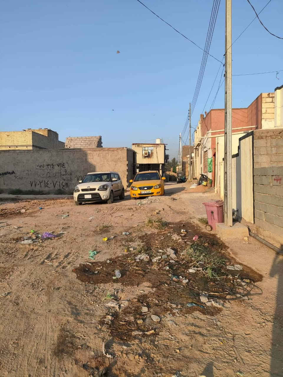 سلام عليكم قطعه  أرض البيع مساحة١٠٠ متر سند ٢٥ تحول بسم المشتري العنوان كربلاء طريق بغداد عمود ١٢ وتنزل حي الميامين متوفر كافت الخدمات ماعده تبليد الفرع  سعر ٢٢ بيه مجال  تراهم مراوس بسياره زقيره مال باب الله ستفسار عل رقم ***********
