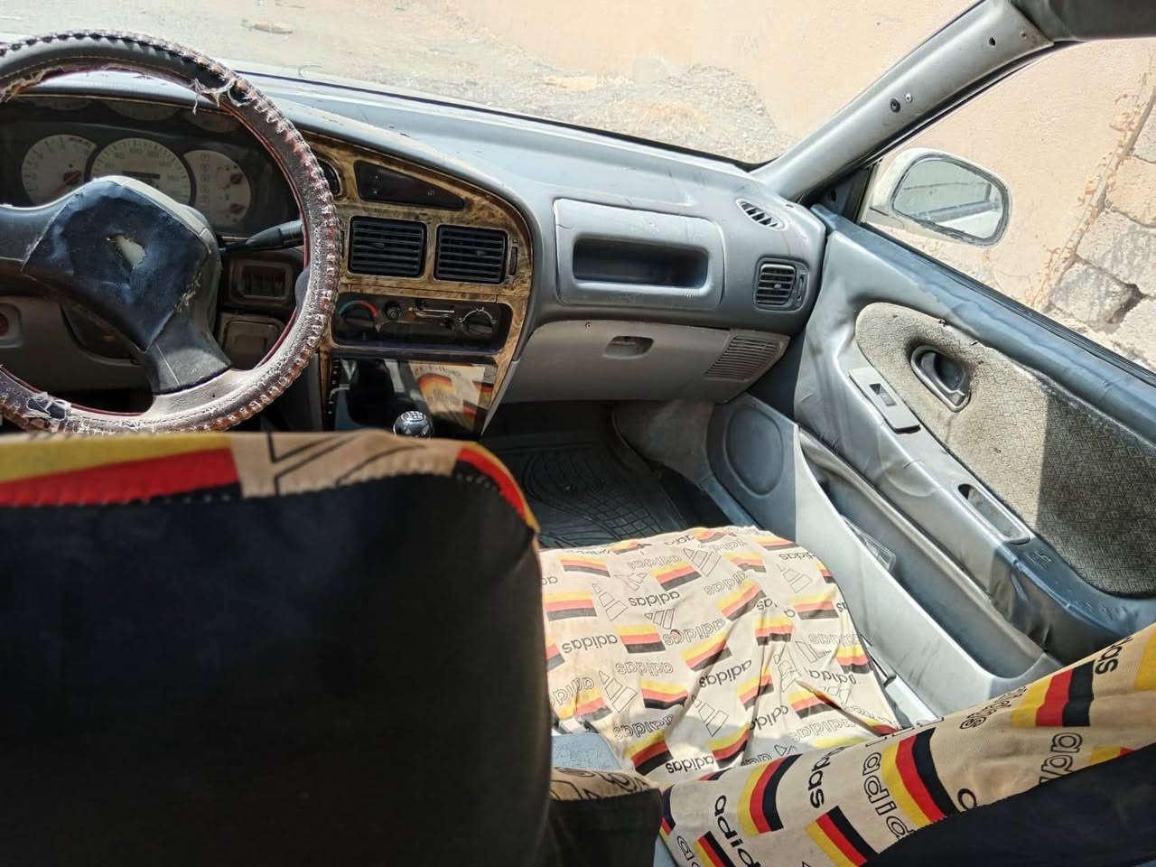 سياره براتون للبيع موديل ٢٠٠٢ رقم صلاح الدين كير محرك شرط تخم تأيرات جديد كهربايات كلها شغاله اي نقص مابيها العنوان صلاح الدين العلم السعر ١٧ وبيها مجال ***********

نص مكتوب في الصور:
- تجديد الشكل بالذكاء الاصطناعي
