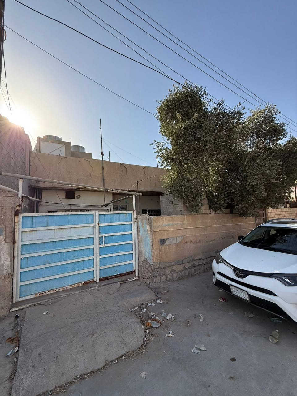 دار للبيع بناء قديم ودرج خارجي وداخلي هم  
الموقع/ محله510واحد حزيران خلف جامع الصفا مباشره قريب على شارع الجامعات 200م طابقين الواجهه10في20
باسم شخص واحد
للتواصل والاستفسار 
اتصل بل رقم واتساب  ***********

