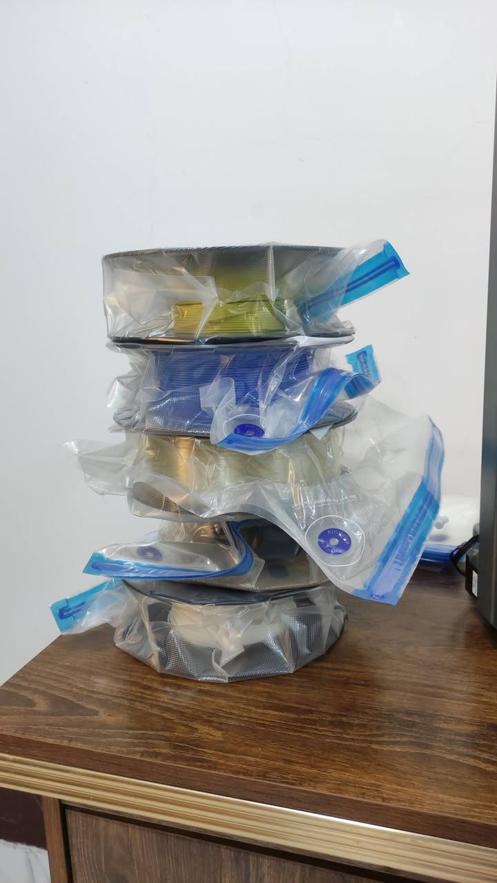 طابعة ender 3v3 نضيفه بحالة ممتازة جداً 
شكلها مثل ما بالصورة كامله وجاهزة للاستخدام وكل غراضها موجودة وسرعتها خيالية 
ووياهة كل هذا الفلمنت بسعر 475
***********
