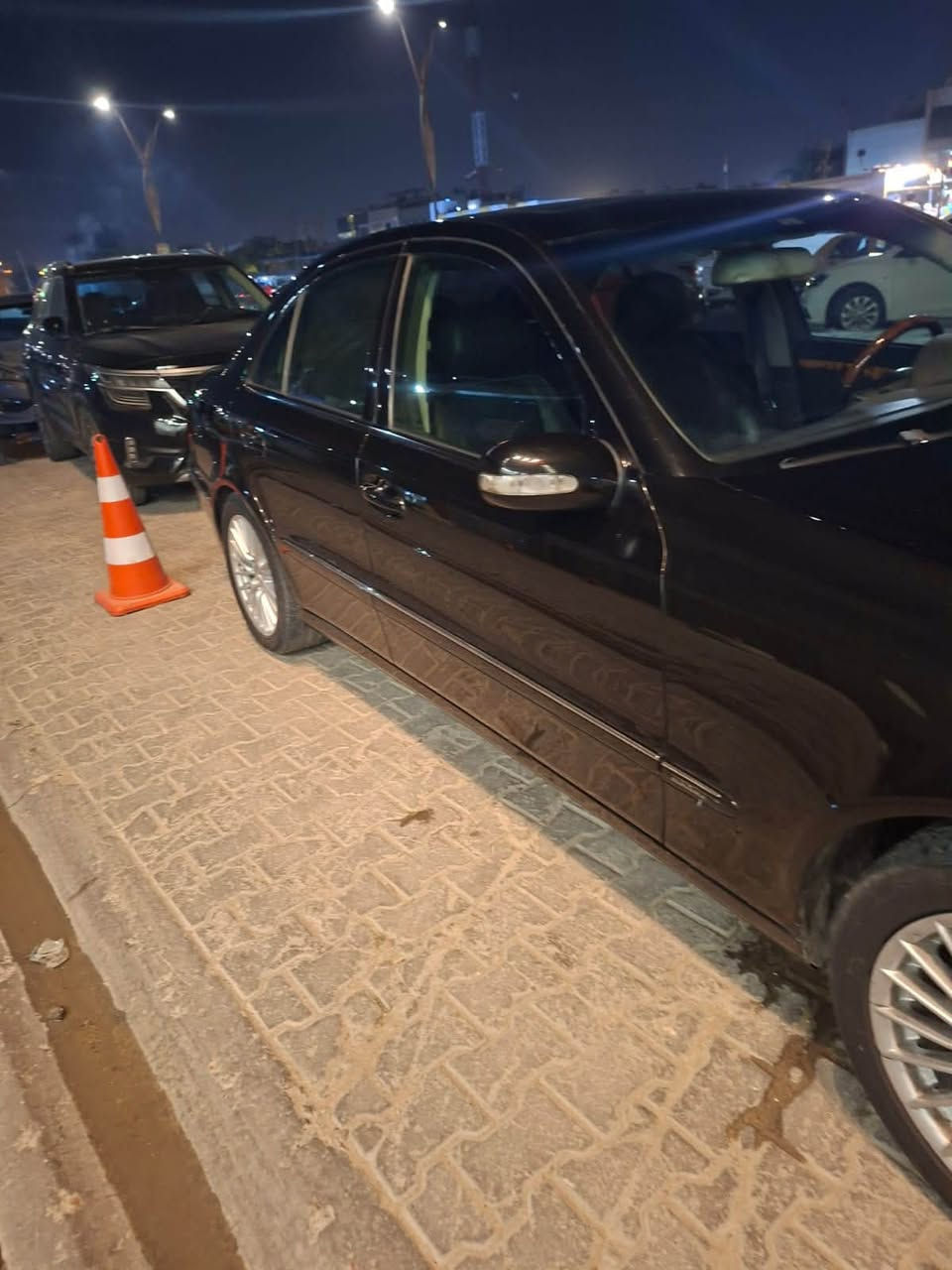 السلام وعليكم مارسدس E3502006للبيع او مرواس سياره نظيفه جدا مكان السياره بغداد الغدير  هاتف *********** .
