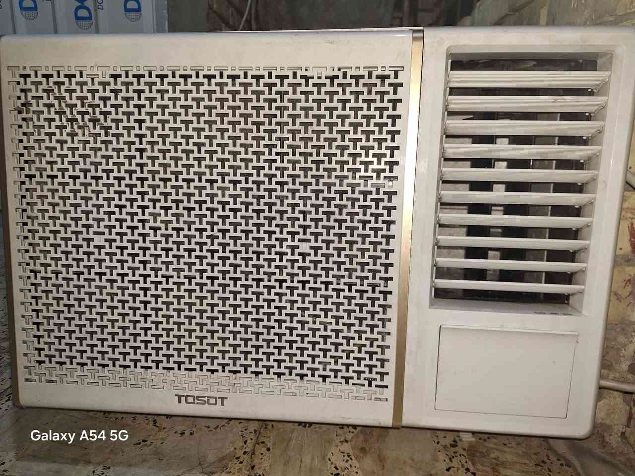 سلام وعليكم مكيف للبيع توسوت الحديث شباك الذهبي نوع الغاز R410  طنين تفاصيل كلها مذكوره روتري سعره ٢٥٠ قفله لاتعاملني بغداد. لامين نواب وعندي توصيل بكروه ***********

نص مكتوب في الصور:
- Galaxy A54 5G