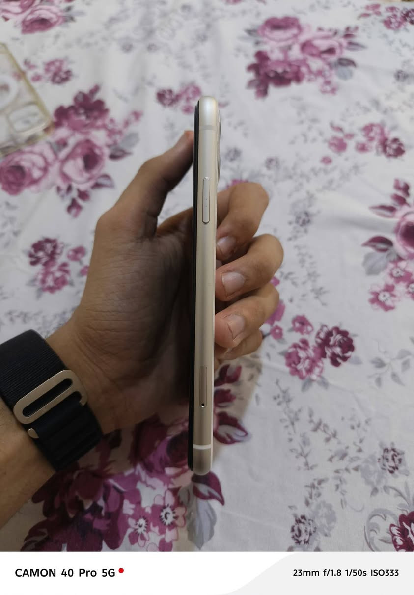 السلام عليكم مكلف بل بيع 
ايفون 11عادي للبيع فقط مبدل شاشا وبطاريه شاشا 3خيارات فيس ايدي واكف بطاريه 100جهاز ميصرف شحن كلش مرتب جهاز نضيف بس بي فطور بسيطه من يم الكامرة هيج زغار ذاكرة 128 تك سمكرت 

سعرا 150قفل قفل قفل 

مكاني بغداد  ماعندي توصيلل 

واتساب متوفر ***********

ويا كيبل شحن اصلي وكفر
