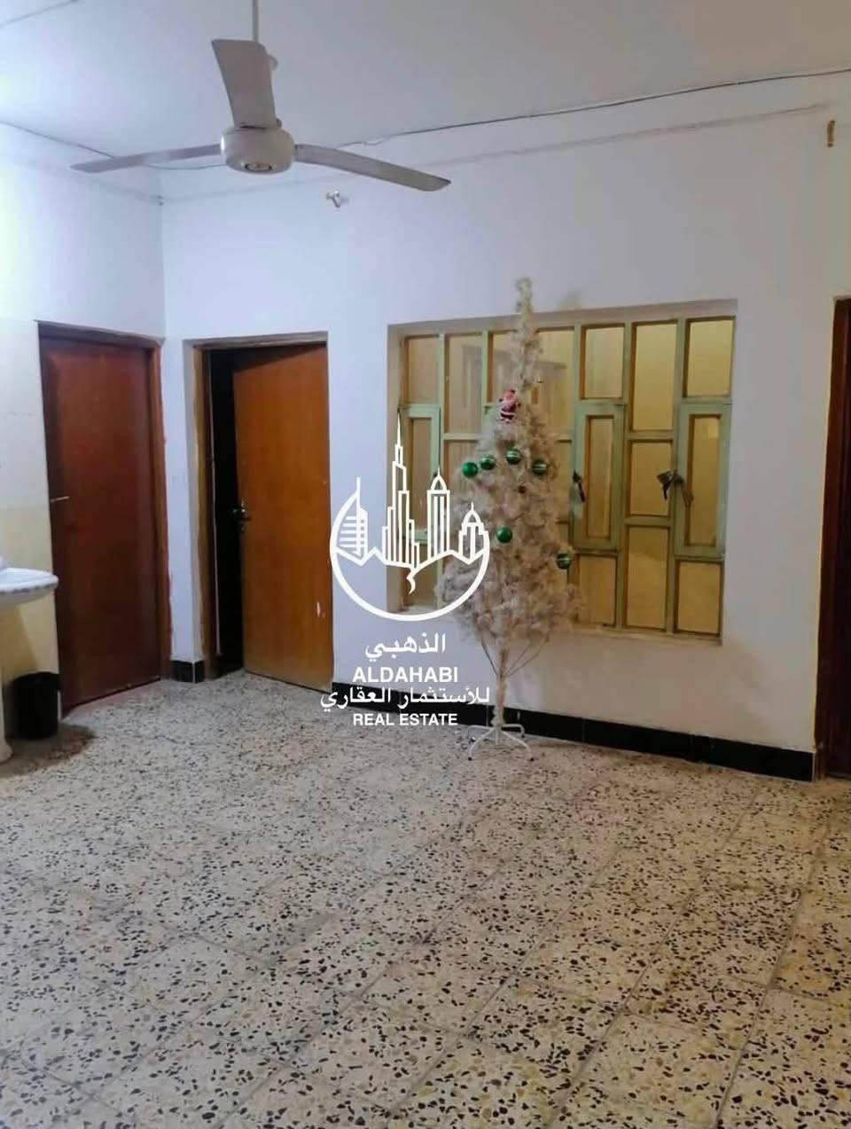 بيت طابقين للايجار في الجنينه موقع ممتاز جداً يلائم السكن العائلي يحتوي ست غرف منام مساحه 250 متر 

مواصفات البيت يحتوي ست  غرف منام ، صاله ، استقبال ، مطبخ ، صحيات ، كراج ، حديقه 

سعر الايجار مليون و350 الف 
.
للمعلومات اكثر الاتصال على الارقام
*********** 
***********
او زيارة موقعنا 
البصره _ شارع عام حي الزهراء _ قرب مستشفى النفط 
الذهبي للاستثمار العقاري
مجاز قانونياً
