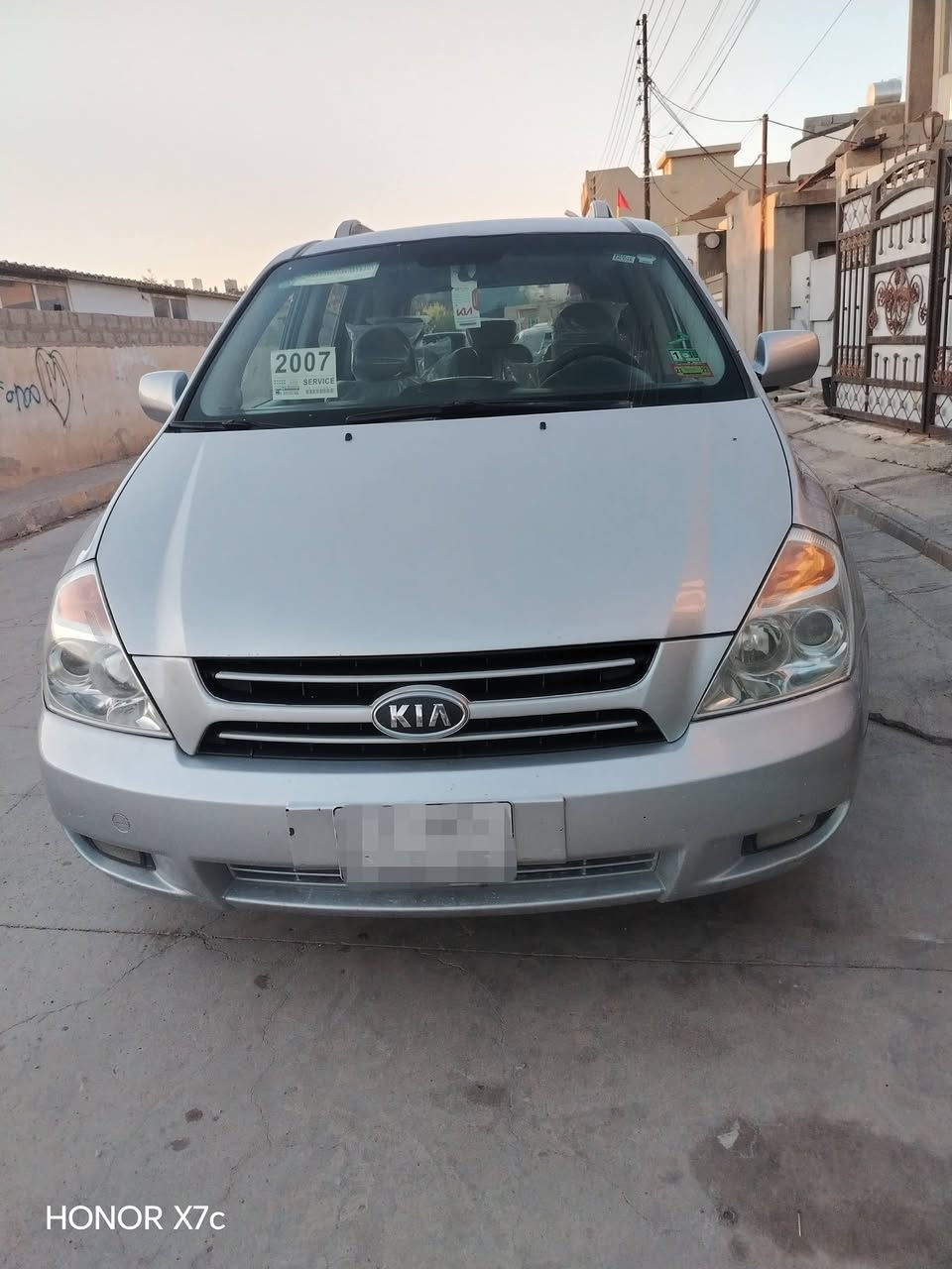 سلام عليكم للبيع سيارة كيا كرنفال ٢٠٠٧ رقم كركوك مشروع وطني  السياره صبغ بونيد و ربع جاملغ بل كوريه سياره. 6 سلندر ٢٧٠٠  السعر ٩٨ ورقه بي مجال بسيط *********** المكان كركوك
