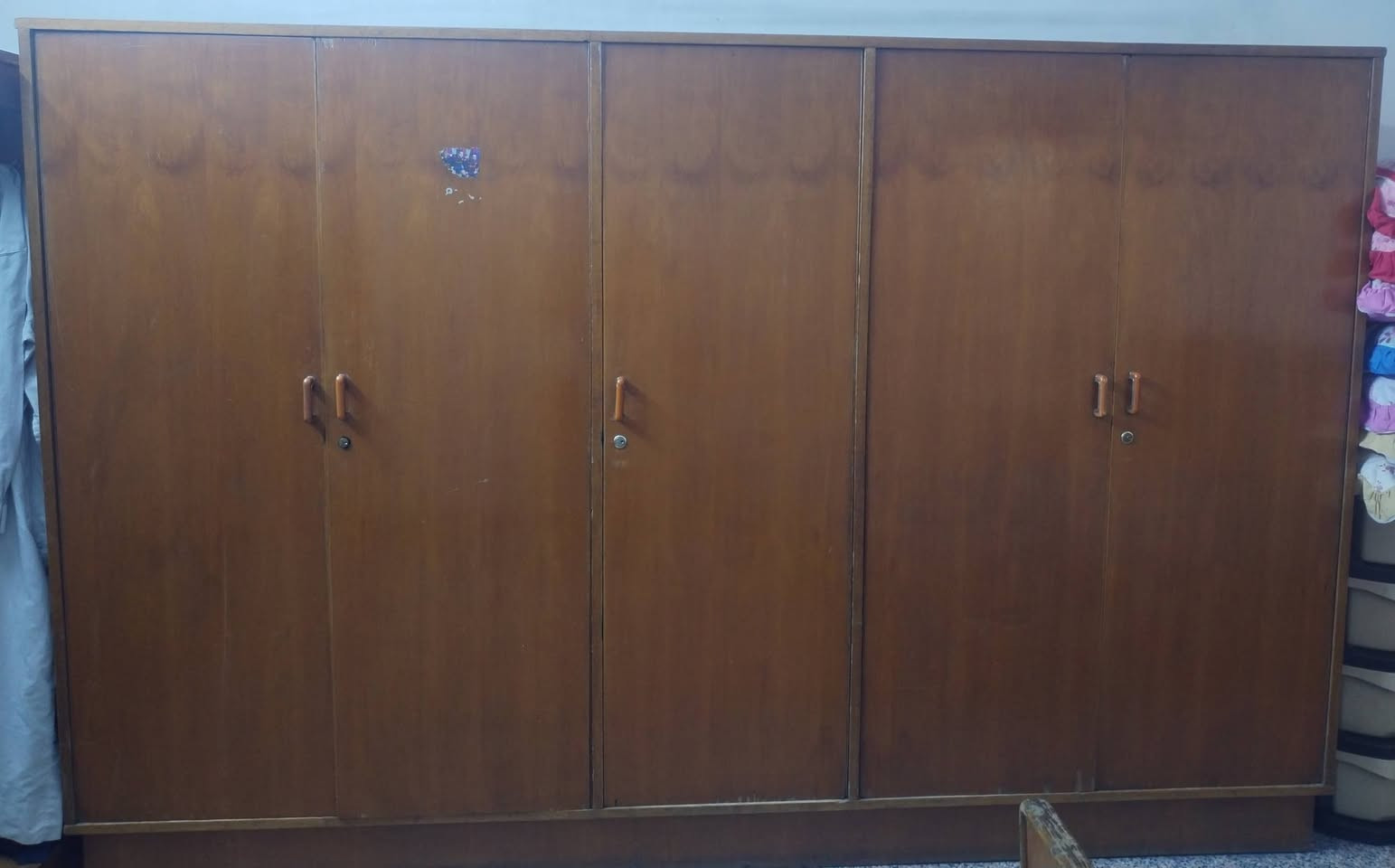 سلام عليكم لبيع غرفة نوم صاج سعره 380 الف بيه مجال المكان حي الجهاد الرقم هاتف ***********
