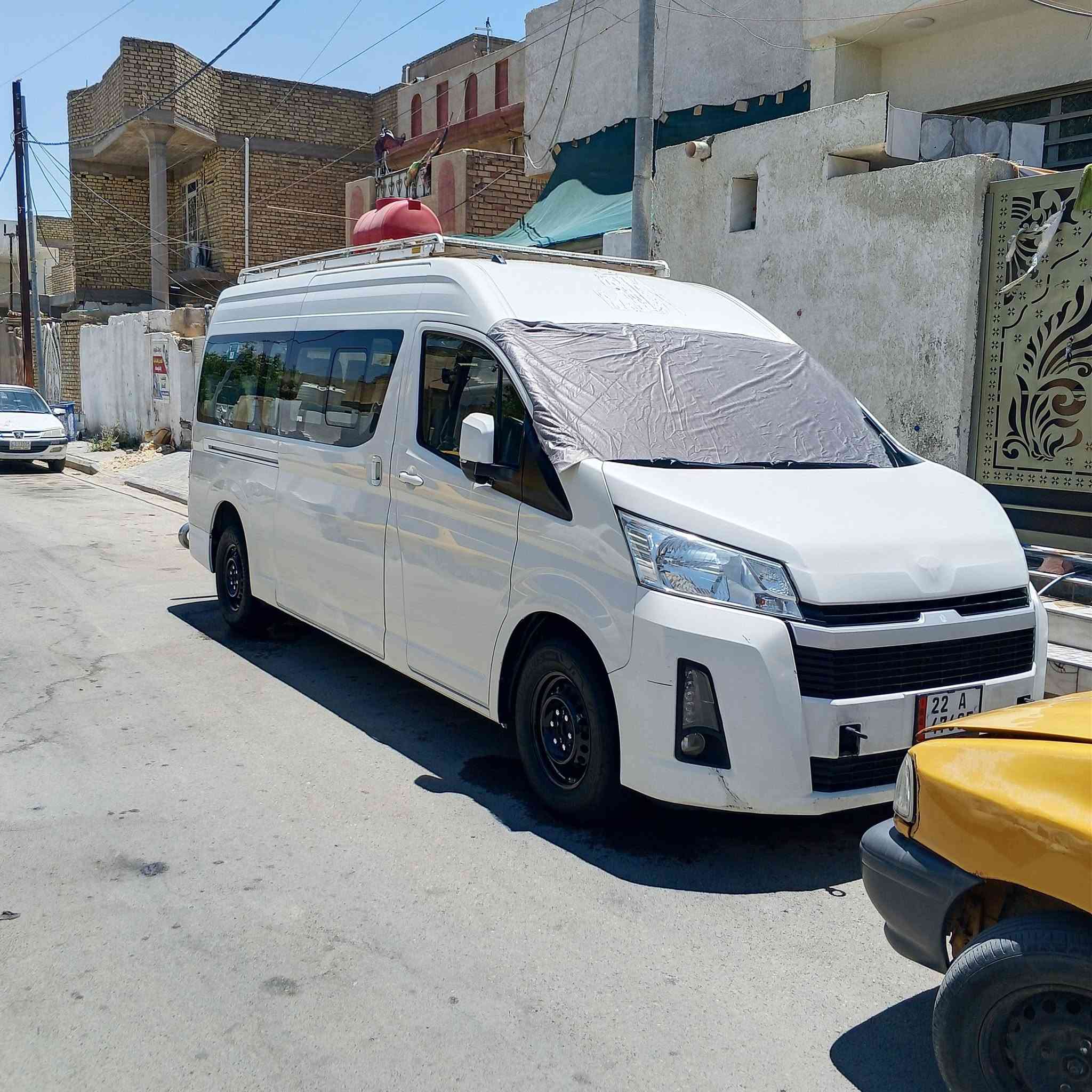 سلام عليكم هايسه بوز موديل2023 السياره ربع فول السياره جاهزه مكفوله من الصبغ  رقم شمالي تحويل ثاني يوم السياره بيه بس بارد طخات الستفسار ***********
