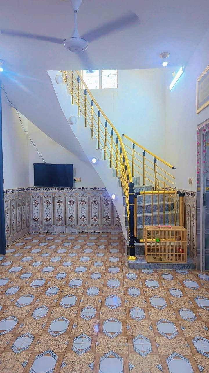 بيت البيع زراعي بدعه الرحمه شارع عشرين 
مساحه البيت 110مربع 
غرفه 5/4
صاله 6/3
مطبخ
ستقبال 6/4
صحيات خارجيه و داخليه
السعر55بيه مجال بسيط
رقم صاحب البيت ***********
‏‪***********‬‏
