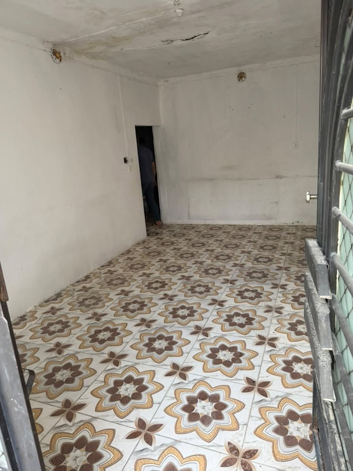 بيت للايجار • خلف عيادات البنفسج • غرفة