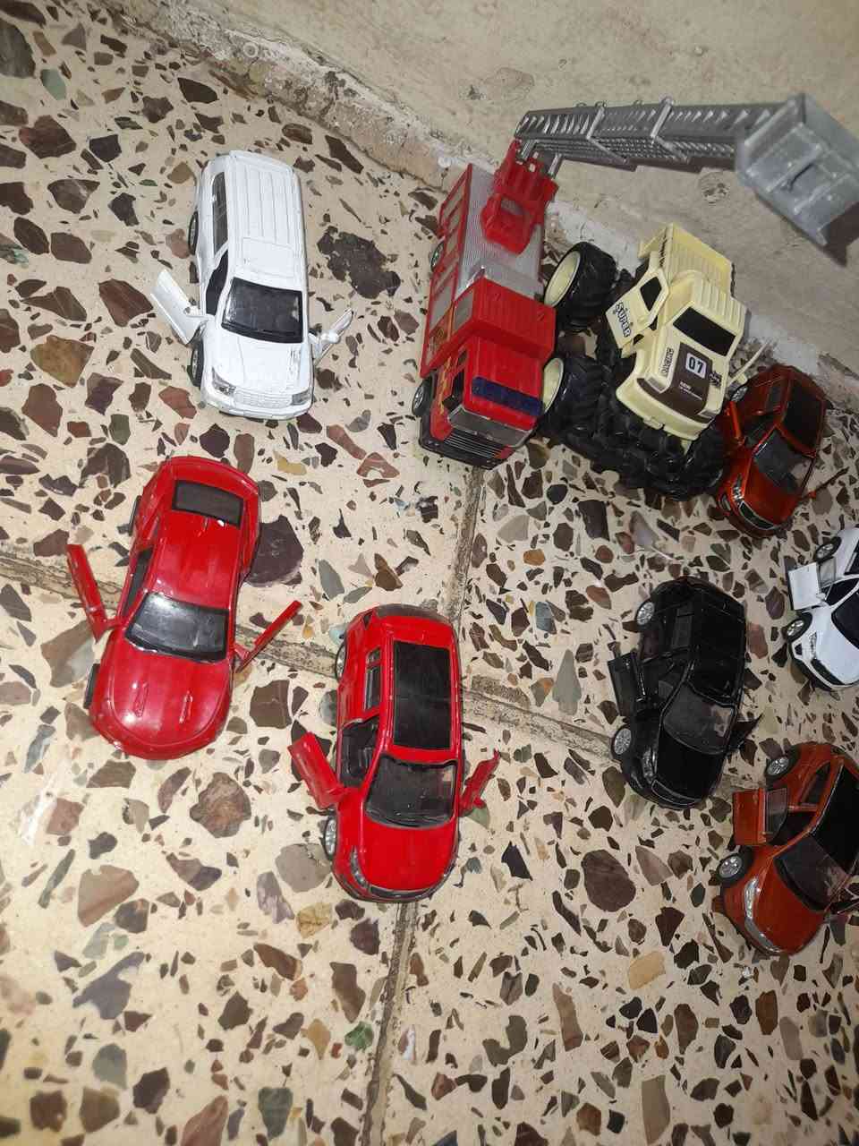 كلهم ب25قفل مع التوصيل 
***********
