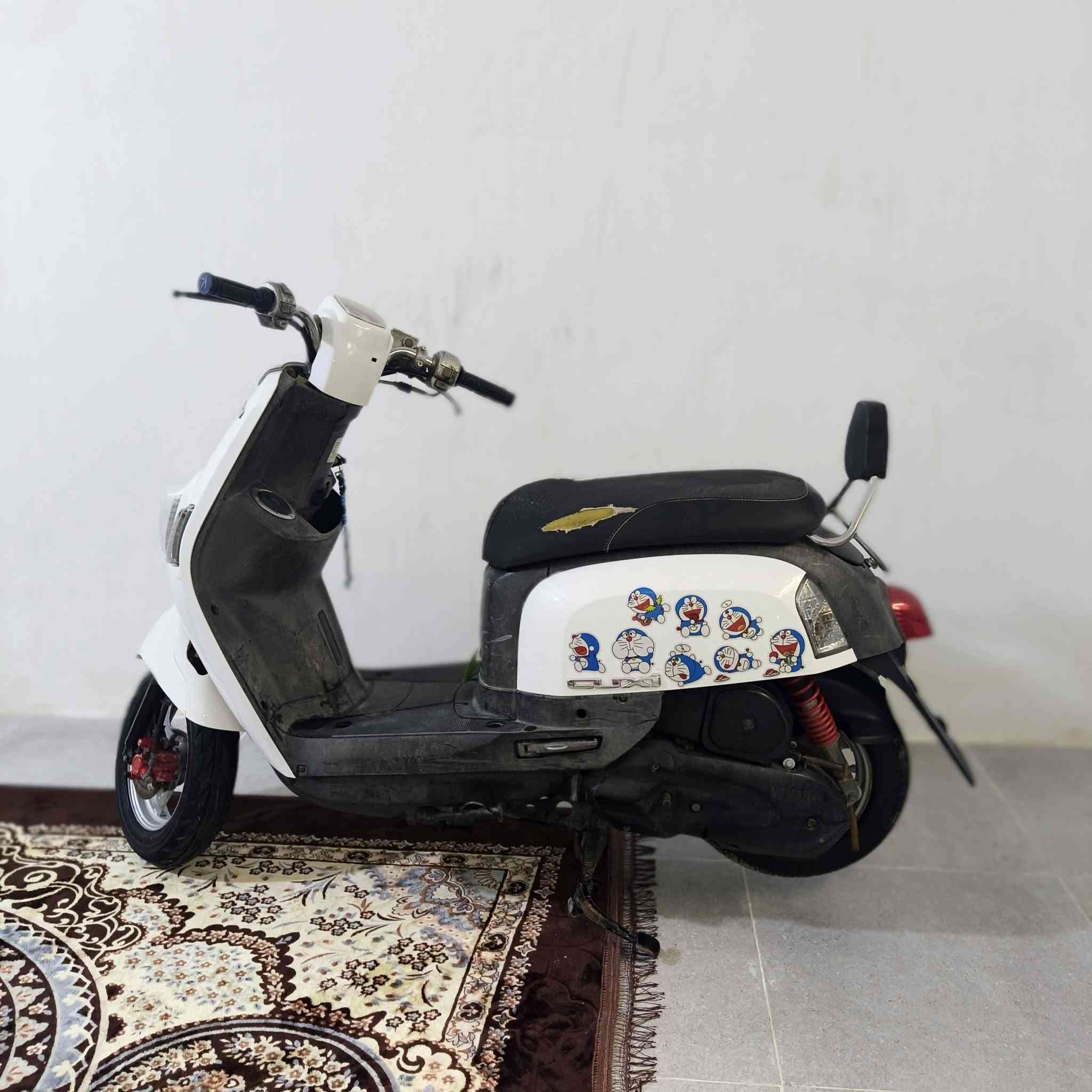 سلام عليكم دراجه ماكس بوليسي بسعر 925 دراجه رمبه  جيب فيتر وتعال افحص محرك ما مفتوح وشلعه ومعدل ونعومه لا تنقيص ولا تبخير  كهربائيات كلشي شغال   بلاديه باله دراجه منزله من رنبه فقط تغير الون اوكفره بلاد موجود الونه اسود  بلادي تخم تاير جديد.وتوه بولشتها بوليش عام  مكاني بصره تقاطع الكزيزه قرب محكمت الكزيزه رقم هــ/*********** متواجد وتساب فقط
