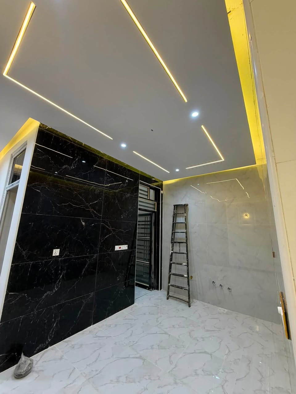 للبيع بيت 100 متر حديث موقع مميز شارع 20 😍🏡

طابقين 3 غرف نوم واجهة 5 🌝 

العنوان …📍.. ملحق الفارس موقع مميز 🥺🏡

 السعر 165 وبي مجال 😌☺️

***********
