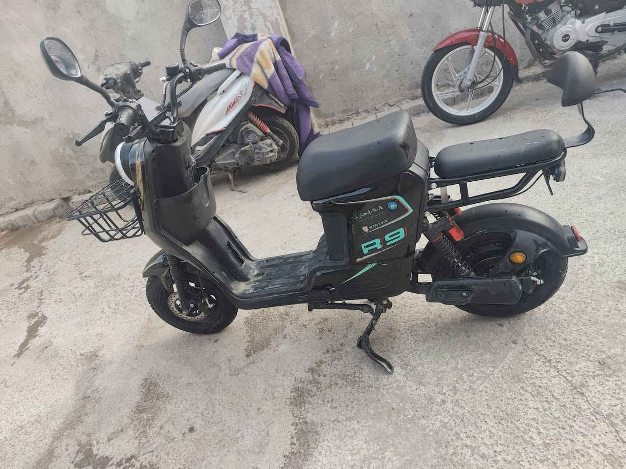 سلام عليكم للبيع دراجة شحن R9 خمس بطاريات وحدة منفوخة درجة جديدة كلشي شغال شاير كهربايات كلوب عالي ناصي نظام R نظام P بك لايت سعر 300بيهة مجال  ***********8 بغداد بوب الشام فقط مازنجر
