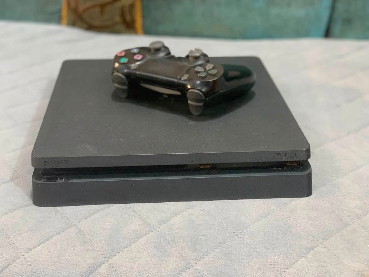 السلام عليكم
بلي فور سلم نص تيره 500 g مهكر نضام 11 قرص ويا يدات ثنين وحده اصليه والثانيه تجاري 
بي 6 العاب gta5
اله الحرب 4
شبح تسوشيما 
The last of us 1
Battlefield 1
السعر 280 الف وبي مجال مكاني الحله وهذه رقمي ***********
