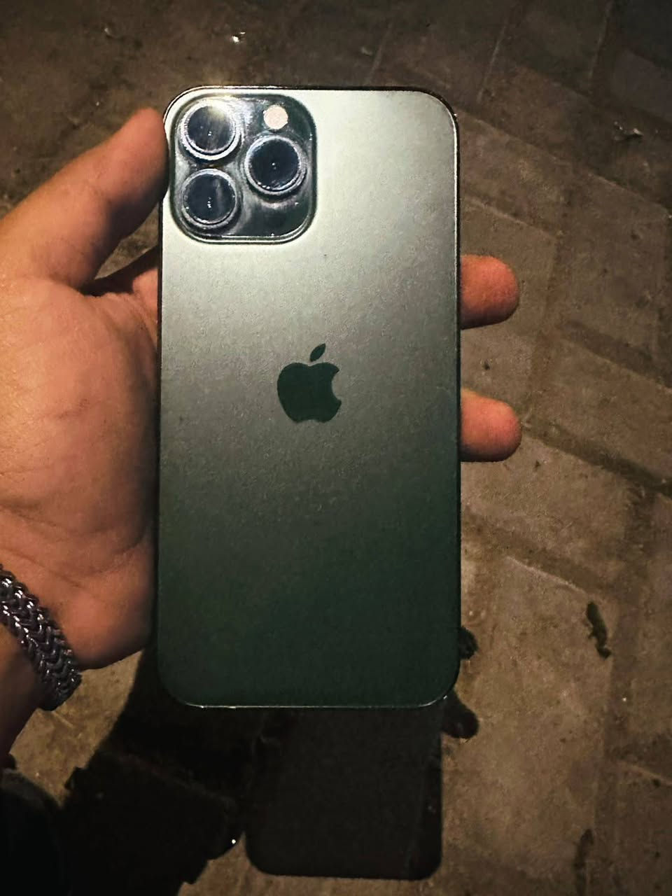 ايفون 13 برو ماكس دبل سيم كارت مع بكج هديه للجهاز شامله لزكه وكفر ذاكره 256 بطاريه 89 نموذج M لونه المميز كامل ملحقاته وتر بروف وبلحاسبه كله نورمال يعني كلشي ممبدل بي وتأخذه ضمان وصل 5 ايام اي مشكله او عطل يستبدل فورا  ومتوفر اقساط على مصرف الرافدين و مصرف الأهلي العراقي ومصرف الرشيد 🏦
السعر 750 الف وبي مجال حك جيه🔥🔥
 ☎️ *********** واتساب فقط
ايفون 13 برو ماكس ذاكره 256 بطاريه 88 نموذج M لونه المميز كامل ملحقاته وتر بروف وبلحاسبه كله نورمال يعني كلشي ممبدل

نص مكتوب في الصور:
- 10:46 49 4G حالة البطارية والشحن كما هو الحال مع البطاريات القابلة لإعادة الشحن، بطارية الهاتف قابلة للاستهلاك وتصبح أقل فاعلية مع الوقت. معرفة المزيد... الحد الأقصى للقدرة 88% هذا قياس لقدرة البطارية مقارنة بقدرتها عندما كانت جديدة. قد تتسبب القدرة المنخفضة بتقليل ساعات الاستخدام بين عملية الشحن والأخرى. أقصى قدرة للأداء ستساعد الأنظمة المضمنة في النظام والمكونات في تخفيف آثار الأداء التي قد تلاحظها أثناء التقدم الكيميائي في عمر بطارية iPhone. شحن البطارية المحسن للحد من استنزاف عمر البطارية، يتعلم الـ iPhone من عادات الشحن اليومية، بحيث ينتظر ولا يتجاوز 80% حتى يحين موعد حاجتك إلى استخدامه.
- 10:46 4G 49 حول الاسم إصدار iOS 26.4.2 اسم الطراز iPhone 13 Pro Max رقم الطراز MNCF3LL/A الرقم التسلسلي QMRXQDNFVC انتهت صلاحية التغطية الأغاني 0 الفيديوهات 180 الصور 342 التطبيقات 25 السعة 256 غ.ب. متوفرة 175.39 غ.ب. عنوان Wi-Fi A4:C3:37:C3:27:17