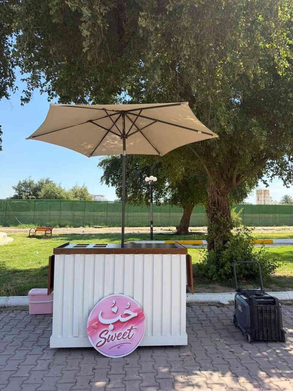 للبيع عربانة حلويات متنقلة كاملة وجاهزة للعمل  تحتوي على:
✅ جهاز بان كيك
✅ جهاز وافل
✅ مولد كهربائي 17 أمبير صافي (إنفرتر)
 للاستفسار والمعلومات أكثر التواصل على الارقام. ***********
