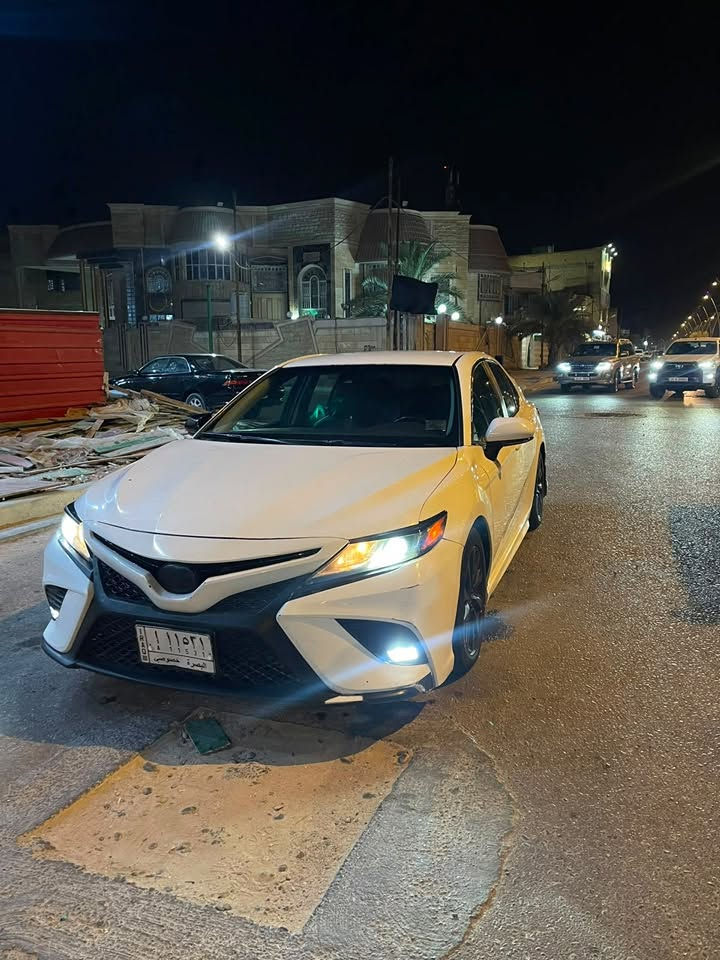 تويوتا كامري 2018
المواصفات: تحكم ستيرن كامل 
شفتات ستيرن 
تدفئه بالكشنات 
رادار 
تثبيت مسار و مثبت سرعه
جنطه كهربائيه 
الهه اضائه داخليه كامله
الضرر : جاملغ و بنيد و نص من باب السايق
رقم السياره الجديد و باسمي
السعر ب 145 وبيهه مجال 

***********
