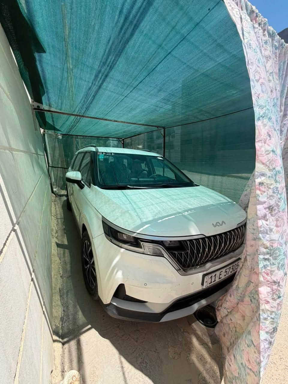 🔹 كيا كارنيفال (Kia Carnival) - للبيع 🔹
🔹 الموديل: 2023
🔹 عدد المقاعد: 9 راكب
🔹 المسافة المقطوعة: 66 ألف كم
🔹 نوع الوقود: بنزين وغاز بلادي من الشركة
🔹 الرقم: بغداد (جاهزة للتحويل)
🔹 الوضع العام: محرك وجير مكفولات، القشر  بيه طخات بسيطة بدون ضرر 
المواصفات 
🔹 داخلية جلد لونين (بيج x رصاصي) بحالة ممتازة
🔹 3 صفوف مقاعد (9 راكب مساحة واسعة)
🔹 شاشة كبيرة + كاميرا خلفية + حساسات
🔹 تكييف سنترال كامل واصل لكل الصفوف
🔹 أنظمة قيادة متعددة (Smart Mode)
🔹 نظام Auto Hold + بريك إلكتروني
🔹 تحكم شاشة وديكورات حديثة
🔹 السيارة جاهزة للاستخدام وما تحتاج أي مصاريف ميكانيكية
🔹 السعر: 275 ورقة ($27,500)
🔹 المكان: ديالى / بعقوبة
🔹 للتواصل والاستفسار: ***********
