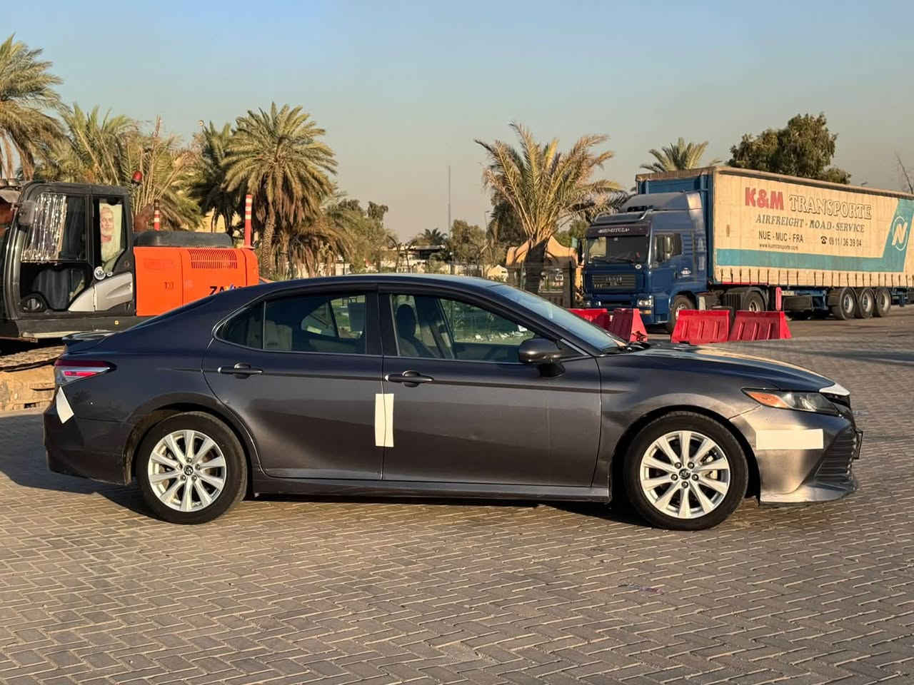 السلام عليكم 
تويوتا كامريLE 
السعر ١٤٤ وبيها مجال 
موديل2019 رقم بغداد الجديد بسمي  
عداد المسافة 73 الف
حجم المحرك 4 سلندر2.5L  بانزين 
السيارة بدون حادث تقرير مياه مطار فقط يعني مو غركانا  السونار داخل المنشور
وصور الحادث كذالك 
مكينة كفاله من كلشي والكير كذالك 
حداديه صدر جديده تخم تاير جديد 
السيارة نظيفة كلش وجديدة  متعوب عليه 
الاستفسار ***********
العنوان بغداد
