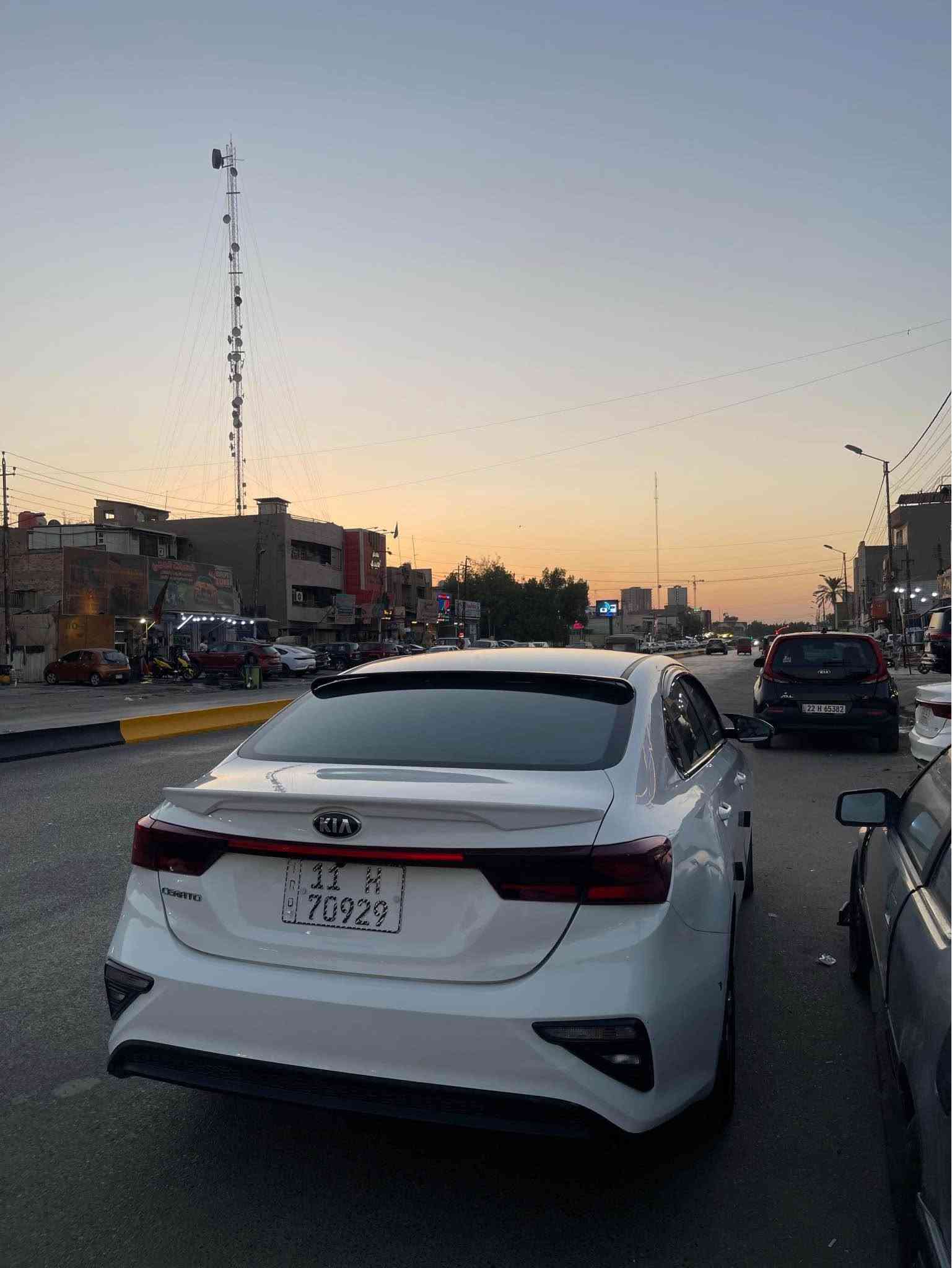 السلام عليكم
للبيع كيا سيراتو 2019 خليجي 
ماشية 79 الف كيلو
فول مواصفات 1/1 
السياره بدون صبغ / بدون تبديل 
1600 دوش  + كير At على وضع الشركة
سلايد
مري شفط
تبريد قطعتين 
شاشه + كامره
داخل جلد 
دوشمه ارضيه جلد 
المكان الغزالية 
السعر 143 وبيها مجال 
*********** بغداد, العراق

نص مكتوب في الصور:
- 6:38 ص