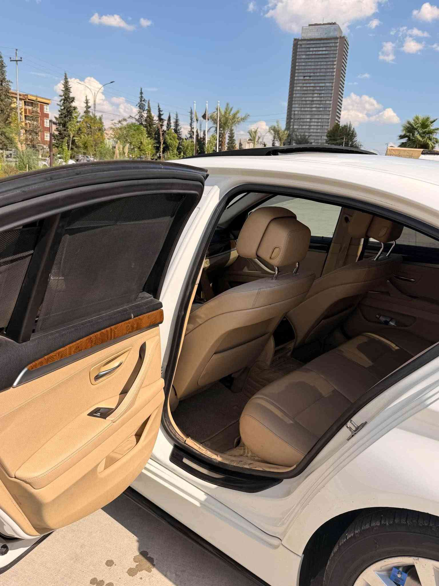 Bmw 2012 شركة عروش F10
بي ام ٢٠١٢ محرك ٦ سلندر نوزل قصير  بنزين مرغوب f10 
ماشية ٢٨٠km
خليجي داخل اصفر فول فول 
سيارة شركة عروش 
مواصفات فول فول
كشنات جلد تدفيئة 
كشنات كهرباي ميموري 
شاشة 
٥ كاميرة 
مراية شفط
فتحة حجم كبير 
٣ گير كير شفط 
٣ مود سبورت +يكو+ كومفورت +سبورت 
٥ بردة
صبخ/ جملوخ و ربع باب يعني قطعة و نص بدون دواخل و ارباك شرط 
كير محرك شرط 
مكاني دهوك 
سعر ١٢٥ورقه بس بيع 
***********واتس اب كورك دهوك, العراق
