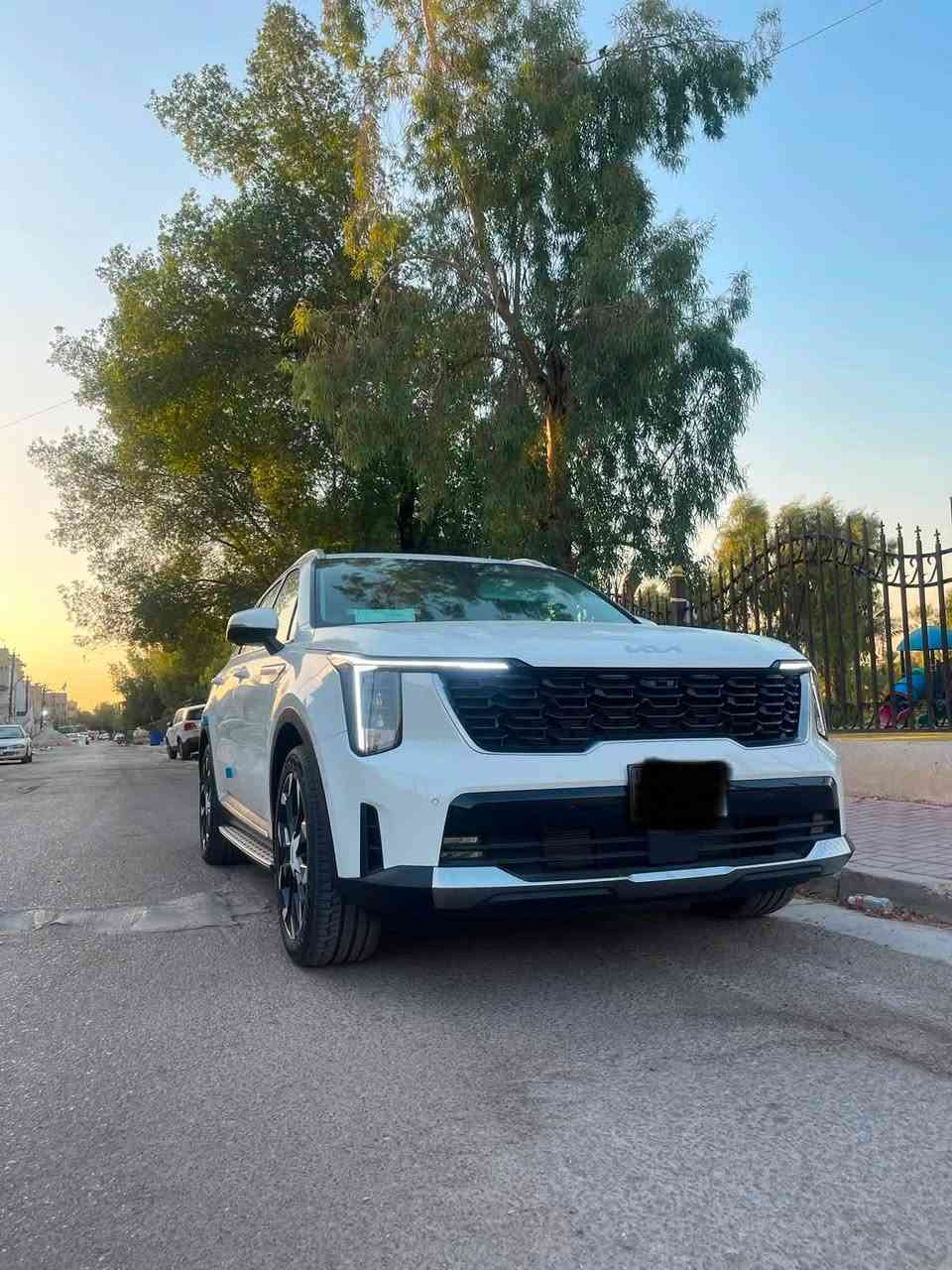 كيا سورينتو 2026 – فول مواصفات قمارة حديد VIP المحرك: 3.5 لتر – 6 سلندر رقم اربيل بأسمنا 
شركة اكدال بضمان شركة نم 
ماشية 1000 كيلو زيرو على كد الترقيم 
المواصفات:
🚗تشغيل بالبصمة وتحكم بالسيارة Smart Key
🚗تشغيل عن بُعد + نظام ترحيب
🚗داتا شو Head-Up Display
🚗عداد ديجيتال متغير
🚗4كاميرات 360 درجة +رادار
🚗مقاعد جلد تدفئة + تبريد
🚗مقاعد أمامية كهربائية
🚗ذاكرة مقاعد
🚗تحكم كشنات امامية من الجانب 
🚗تقديم وترجيع السيارة بواسطة الريمونت كونترول
🚗نظام صوت BOSE
🚗سستم إيرباك كامل عدد 6
🚗7مقاعد مع تبريد 3 مناطق
🚗صندوق خلفي كهربائي
🚗شاشة كبيرة متصلة + GPS
🚗دوسات بلادية 
🚗١٢ حساس 
🚗انارة داخلية متغير 64 لون 
🚗شحن لاسلكي
🚗سايد بريك إلكتروني + Auto Hold
🚗إنارة LED أمامية وخلفية
🚗حساسات أمامية وخلفية عدد 12
السعر (56.5 )مليون عراقي
علماً ان سعر الزيرو(59) مليون  
العنوان بغداد 
***********
***********
