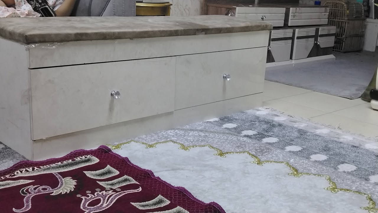 غرفه نوم تركيه بيها جرخ باب مكسور سعرها 200 وبيها مجال 6 قطع***********
