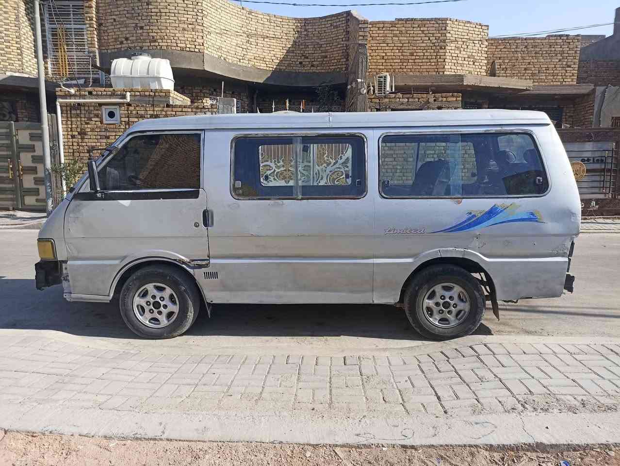 السلام عليكم كيا بستا للبيع مكينه بيه خيط بخار كير واكسن ومشط وبور وشواصي مكفولات رقم احمر راعيه موجود السعر 15 مكاني ديوانيه للاستفسار ***********
