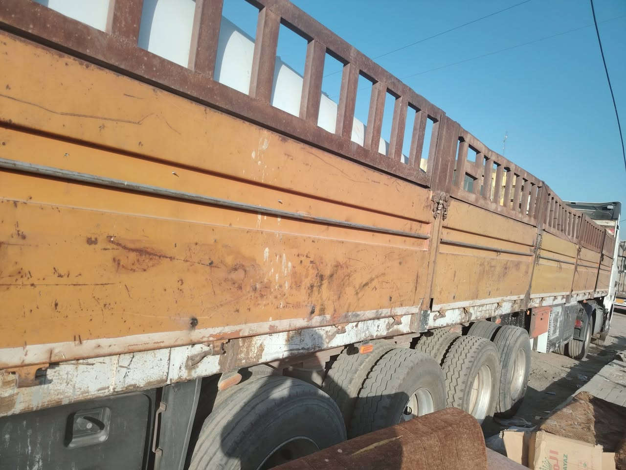 اربع محاور دناكير 14تايرات 11مكفولة شاصي من لفطر ول سلام عليكم عربانة للبيعكسر تخم تاير بس نقص زوج بدون فصل اوربط لسعر على لتصال رقم *********** على لخاص ما ارد اتصل او بيك خير ودلل تريد هيا وجنابهة اتريد بدون اجناب
