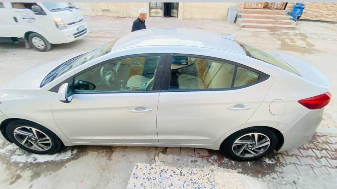 ‎النترا ١٧ وارد امريكي جاملغ وبنيد بدون صبغ بدون ضرر داخلي مكينه ألفين رقم ***********‎ البصرة, العراق
