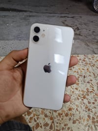 آيفون ١١ • ٦٤ • شاشة مفطره