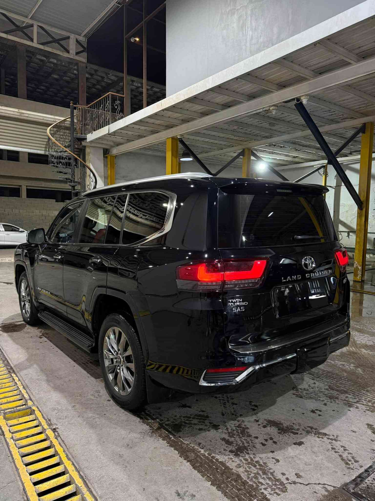 لاندكروز VXR SAS • ٢٠٢٣ • ٨٠٠٠٠ كم