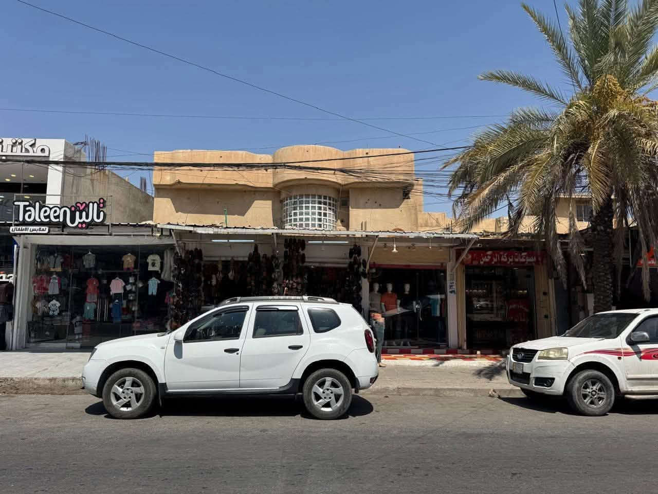 🏢بيت تجاري للبيع – حي تموز

📍 الموقع: حي تموز، مقابل حمزاوي كاسر الأسعار

📐 المساحة: 400 م²
📏 الواجهة: 16 م

🔹 الطابق الأرضي:
• 5 محلات تجارية
• 4 محلات مؤجرة، إيجار كل محل 250 ألف شهرياً
• المحل الخامس مؤجر بـ 400 ألف شهرياً لكبر مساحته
• الطابق الأرضي يصلح أيضاً كمجمع، ويحتوي على 4 غرف مع مطبخ

🔹 فوق الطابق الأرضي:
🏠 شقتان سكنيتان

💰 العقار فرصة استثمارية ممتازة بدخل إيجاري مستمر وموقع تجاري مميز.

📞 للاستفسار والتفاصيل:
***********
***********

📍 الموقع: مقابل حمزاوي كاسر الأسعار – حي تموز
