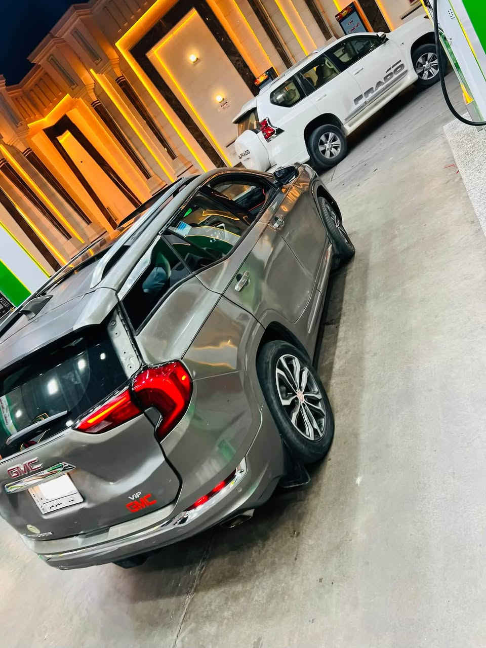 السلام عليكم GMC DENLlتيران موديل 2018 فول اعلى فئه
شاشا كبيره كامره خلفيه دواره 

مكينه 2000 رياضي 

ماشيه 83 الف 

كير مثل مال التاهو دكم 

تحكم ستيرا اربع جهات 

بانوراما فتحتين 

كراسي كهرباء 

كراسي جلد جدد 

خزن ميموري مال كشنات 

5 بصمات وبيه مال التشغيل 

تشغيل عن بعد 

3 منافذ مال شحن اواكس 

تبريد ثلاجه قطعتين 

داخل صاج 

هيتر بالكشنات 

تبريد بالكشنات 

رادارات 

هيتر بالستيرا 

مانع انحدار 

كير 3 وضعيات 

لايت زنون عالي ناصي 

اشاير بالمري 

ويل كب الاصلي 

جنطه كهرباء +شفط 

رقم نجف تحويل مباشر كبل 

السياره حادثها مال امريكا من كدام بس بدون شاصي وهنا بالعراق جاملغ خلفي ومصلح شوي داخل شويه مرشوشه لين لونها معرض للجراد بي بدون كلبه وجفيه للبيع او مراوس شعندك نزل مكاني بغداد وهذا رقمي للاستفسار ***********ابو حسن
