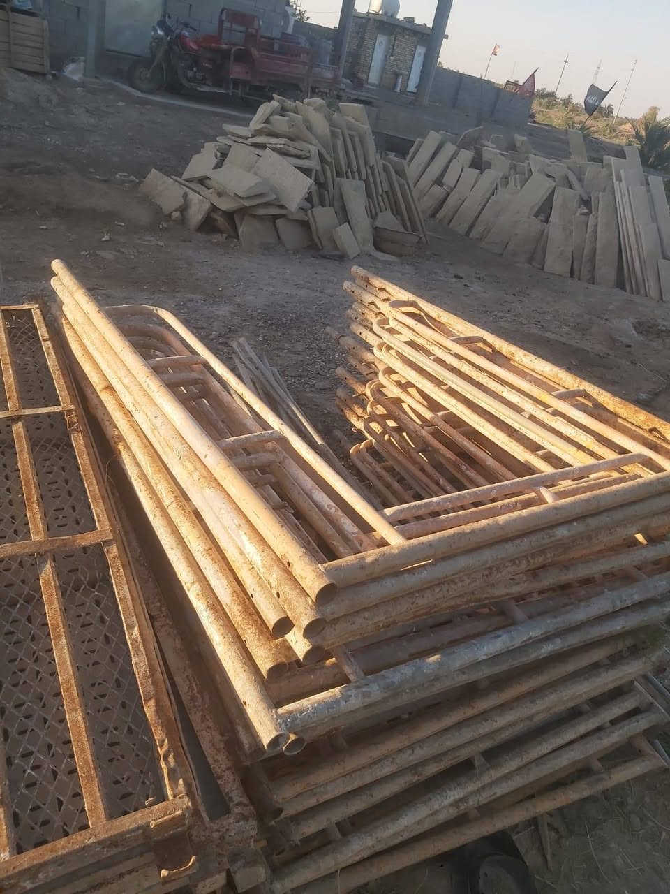 سلام عليكمم سكله العدد 20قياس170×120نضيفه  12قفص جاهزات والبقيه عوزهن مگاصه وحديده  مابيع مفرد السعر30وبيهن مجال عنوان ميسان  تصال ***********مكلف بلنشر
