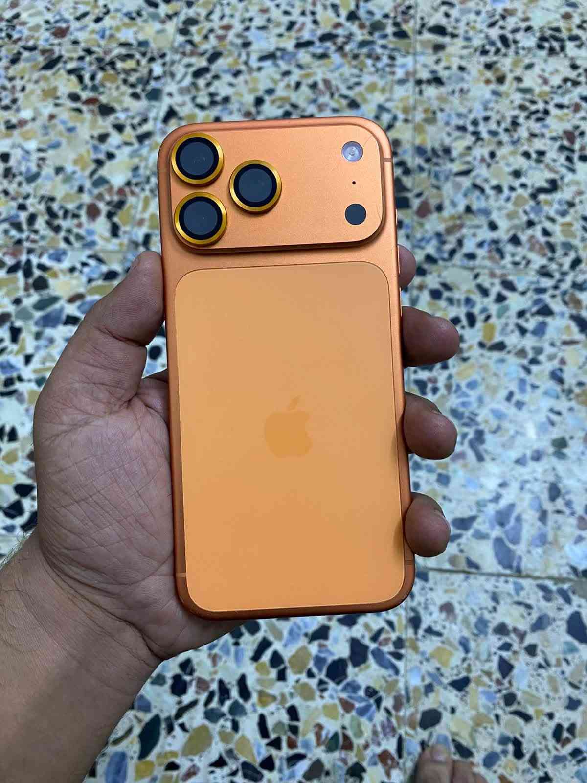 🔥 للبيع فقط iPhone 17 Pro Max 256GB 🔥
SIM عادية ابو الشريحة مو eSIM

السلام عليكم
آيفون 17 برو ماكس لون برتقالي - ذاكرة 256GB
شريحة SIM عادية (ابو الشريحة) مو eSIM

المواصفات:
• البطارية 93%
• عدد الدورات 402
• تاريخ التصنيع آب 2025
• اول استخدام 10/2025
• الضمان ينتهي 10/8/26
• نظام iOS 27.0

الملاحظات:
• مستبدل شاشة اصلية فقط تقرا غير معروف بالجهاز
• الجهاز نضيف كلش
• بدون ملحقات

السعر: مليون و 300 الف وبي مجال جدا بسيط
البيع فقط ما اراوس

المكان: بغداد - الكاظمية - شاطئ التاجي
رقم التواصل: ***********

نص مكتوب في الصور:
- 10:37 القطع والخدمة تجمع Apple سجل تاريخ القطع والخدمة، وهذا السجل يعرض معلومات عن هذا الـ iPhone وحالته وتفاصيل إصلاحه. معرفة المزيد... سجل تاريخ الخدمة الشاشة غير معروف
- 10:37
- حول
- الاسم
- < iPhone
- إصدار iOS
- < 27.0
- اسم الطراز
- iPhone 17 Pro Max
- رقم الطراز
- MFYN4AF/A
- الرقم التسلسلي
- GKCJD936WY
- Limited Warranty
- Expires 10/8/26
- Extend Coverage
- There are 9 days left to add coverage for
- accidental damage.
- سجل تاريخ القطع والخدمة
- الأغاني
- 0
- الفيديوهات
- 292
- 10:36 حالة البطارية حالة البطارية عادية تعمل بطارية iPhone هذه على النحو المتوقع. حول البطارية والضمان... الحد الأقصى للقدرة 93% هذا قياس لقدرة البطارية مقارنة بقدرتها عندما كانت جديدة. قد تتسبب القدرة المنخفضة بتقليل ساعات الاستخدام بين عملية الشحن والأخرى. عدد الدورات 402 هذا هو عدد مرات استهلاك iPhone لقدرة البطارية. معرفة المزيد... تاريخ التصنيع آب 2025 أول استخدام تشرين الأول 2025