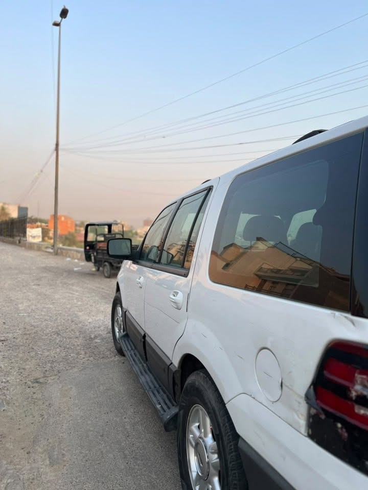 السلام عليكم
فورد اكسبدشن 2004  XLT  5.400 ماشيه 175الف بيها منضومة غاز 80لتر انسى شي اسمه صرف 
للبيع او مراوس
سياره جاهزه من كير ومحرك وحداديه تخم تاير جديد لسياره بيها زنون عالي ناصي  دسكات جديده صارلي سبوع من شادهن وسنويتها لل2030 
بيها فقط شبر صبغ بصف القبق مال بانزين 
السياره كلش حلوه ومفد يوم موكفتني بشارع الله شاهد بلعافيه على الي ياخذها 
***********
