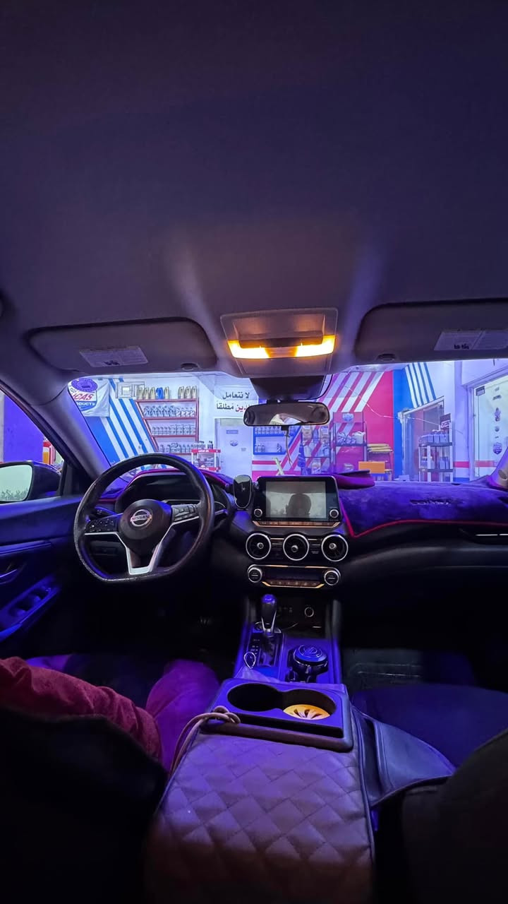 🚘 نيسان سنترا SV موديل 2020
⚫ اللون: أسود
🔧 المحرك: 2.0 لتر – 4 سلندر
⚙️ القير: CVT أوتوماتيك
💨 الدفع: أمامي
📍 الممشى: 140,000 كم

✅ السيارة مرتبة ومستخدمة شخصياً
✅ المواصفات SV
✅ مكيف وتبريد ممتاز
✅ كاميرا خلفية
✅نقاط عمياء
✅ شاشة carplay , android auto 
✅ مثبت سرعة
✅ تحكم ستيرن
✅ تشغيل بصمة/زر
✅ أنظمة أمان متعددة

وبعد مواصفات ال sv المعروفة
السيارة نظيفة واستخدام شخصي ومداريها خوش مداراة

⚠️ ضرر السيارة
 كما موضح بالصور .

رقم الشاصي / 3N1AB8CVXLY225916

💰 السعر: [ 130 ورقة وبيها مجال للشراية] 

مكان السيارة 
ديالى / الخالص

للاستفسار والتواصل: ***********
***********
