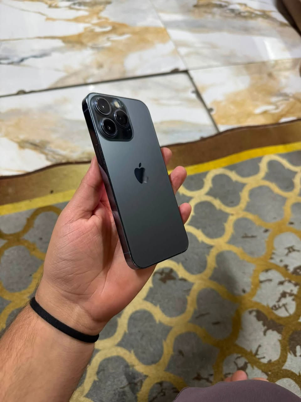مراوس فقط - ايفون 13 Pro
*الذاكرة*: 256GB
*البطارية*: 100% مستبدلة - شحنها يوم كامل
*اللون*: الازرق البحري
*الضهر*: مبدل فيلي
*النسخة*: شرق اوسط
*الشغال*: اتصال ✅ سيم كرت ✅ كامرات  مبدلات بس شغالات✅ واي فاي ✅ فرمته ✅
*المبدل*: شاشة - بس شغالة
*العطل*: الفلاش واقف - البصمة واقفة
*الفحص*: تجي تفحص على راحتك الجهاز مابي عطل او مشكلة
*المكان*: بغداد - مدينة الصدر
*للتواصل*: *********** متواجد واتساب
