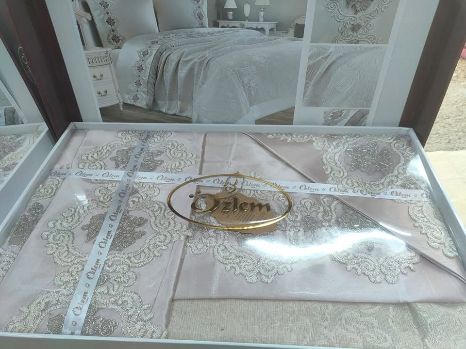 ✨فرشة عرس سلم✨

⭐️شغل دانتيل فرانسس اصلي وليس عادي ⭐️

فرشة أعراس تتكون من 6 قطع  تركي المنشأ 🇹🇷
🇹🇷  تطريز دانتيل فرانسس حجري 

  الألوان اوف وايت... ابيض 📍📍📍

المحتويات 👇🏽👇🏽👇🏽👇🏽
غطوة شغل دانتيل قياس 265*240
شرشف جرباية قياس 240*220 
وجه مخدة عدد2 شغل دانتيل 70ا💟✅📨
والتوصيل متوفر لكل المحافظات

نص مكتوب في الصور:
- PIKE TAKIMI